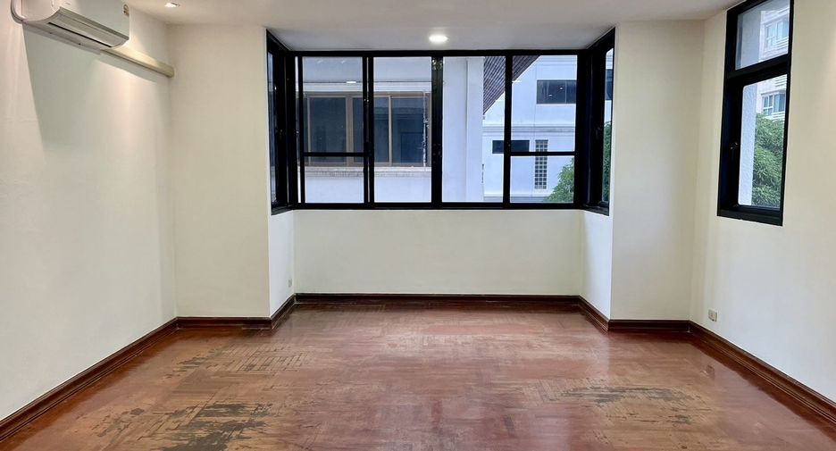 For rent 4 bedrooms house in Pathum Wan, Bangkok