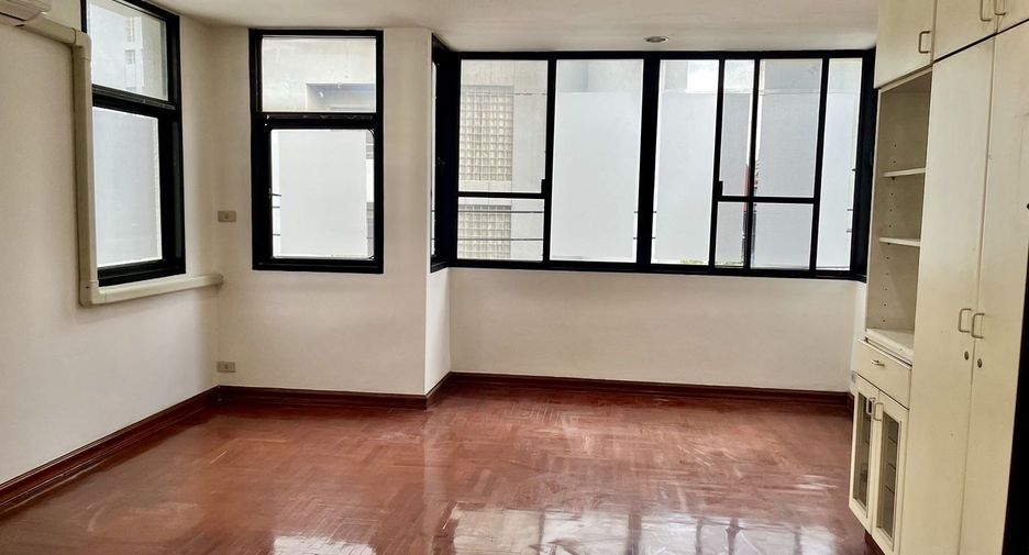 For rent 4 bedrooms house in Pathum Wan, Bangkok