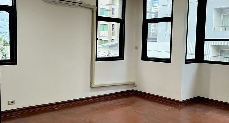 For rent 4 bedrooms house in Pathum Wan, Bangkok