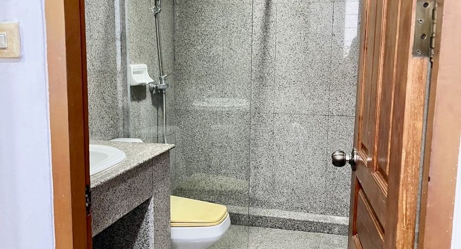 For rent 4 bedrooms house in Pathum Wan, Bangkok