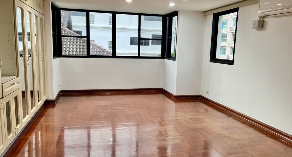 For rent 4 bedrooms house in Pathum Wan, Bangkok