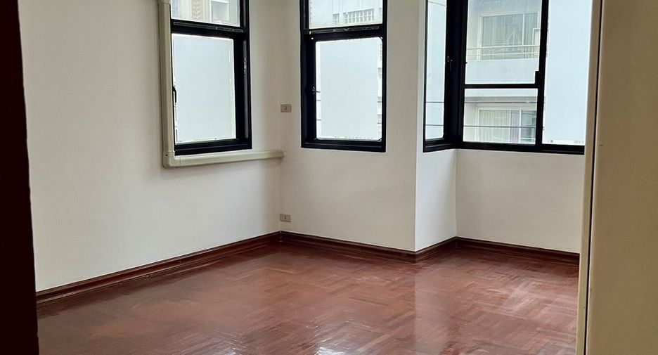 For rent 4 bedrooms house in Pathum Wan, Bangkok