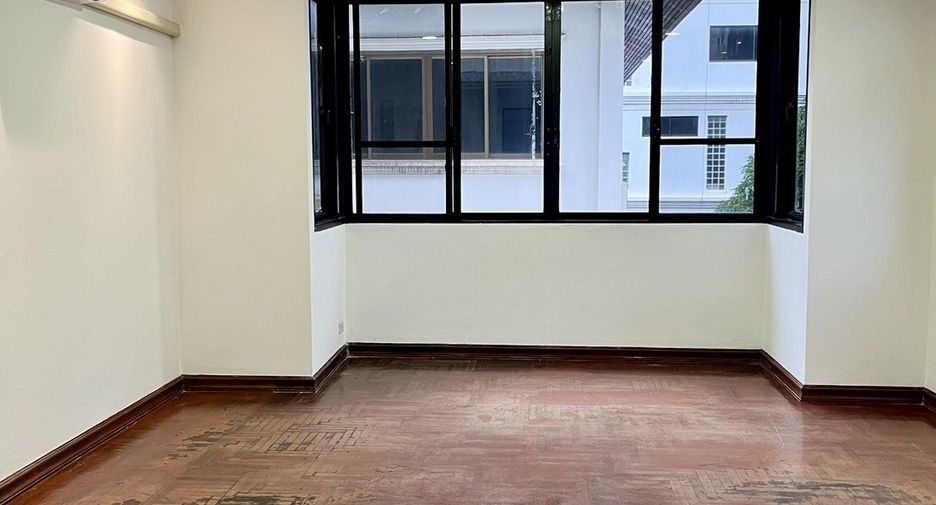 For rent 4 bedrooms house in Pathum Wan, Bangkok