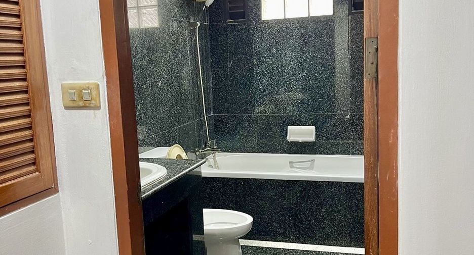 For rent 4 bedrooms house in Pathum Wan, Bangkok