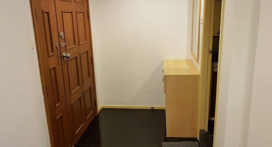 For rent 3 bedrooms condo in Sathon, Bangkok
