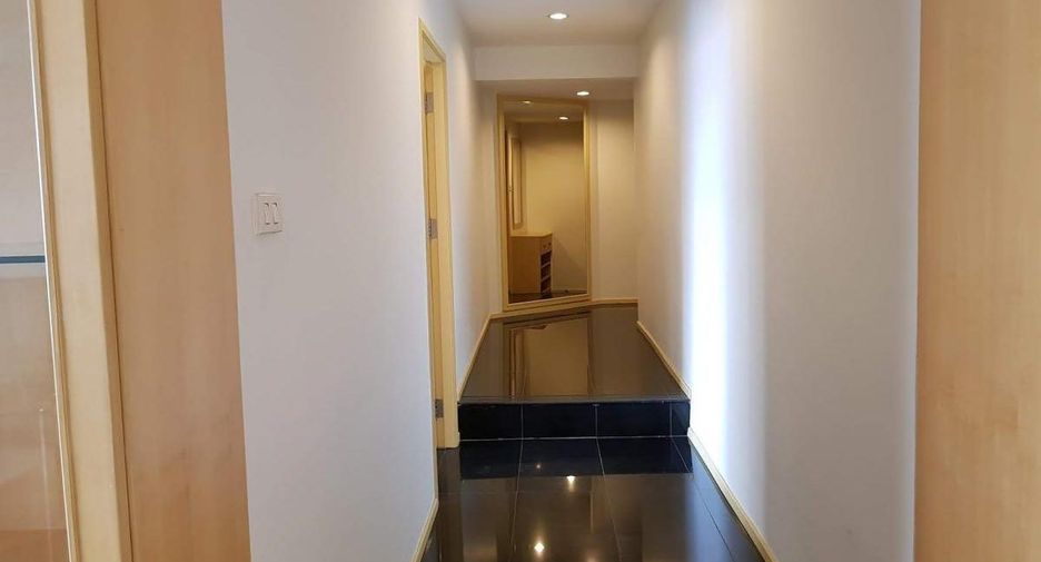 For rent 3 bedrooms condo in Sathon, Bangkok