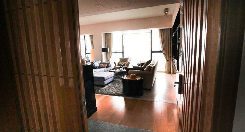 For sale and for rent 3 bedrooms condo in Sathon, Bangkok