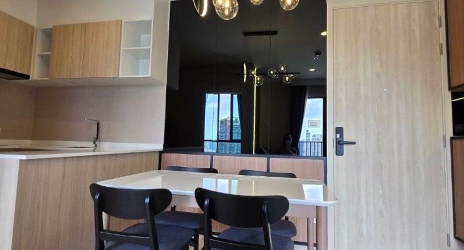 For rent 2 bedrooms condo in Huai Khwang, Bangkok
