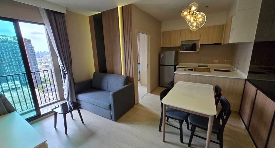 For rent 2 bedrooms condo in Huai Khwang, Bangkok
