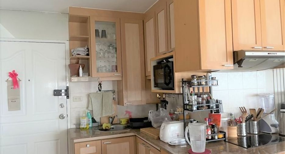 For rent 2 bedrooms condo in Sathon, Bangkok