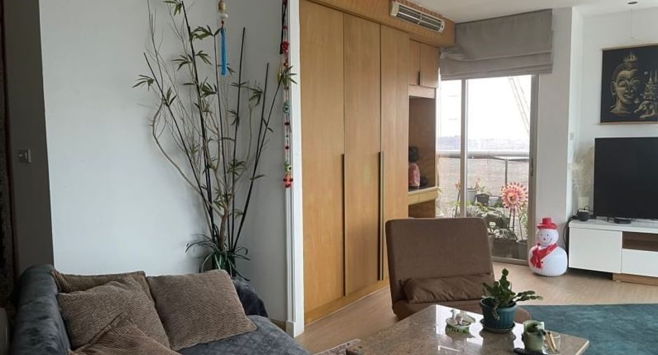 For rent 2 bedrooms condo in Sathon, Bangkok