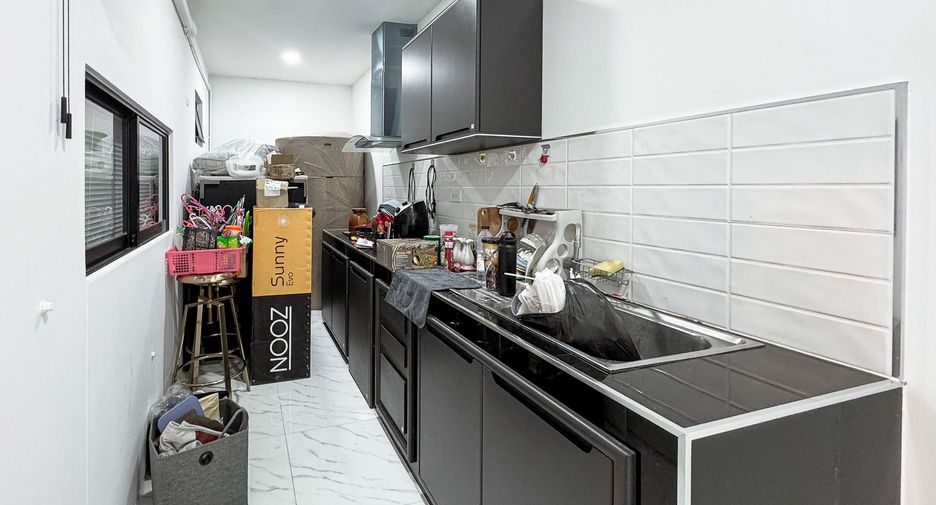 À vendre 4 chambres maison à Bang Khun Thian, Bangkok