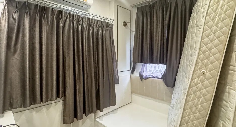 Haus zum Kauf mit 4 Zimmer in Bang Khun Thian, Bangkok