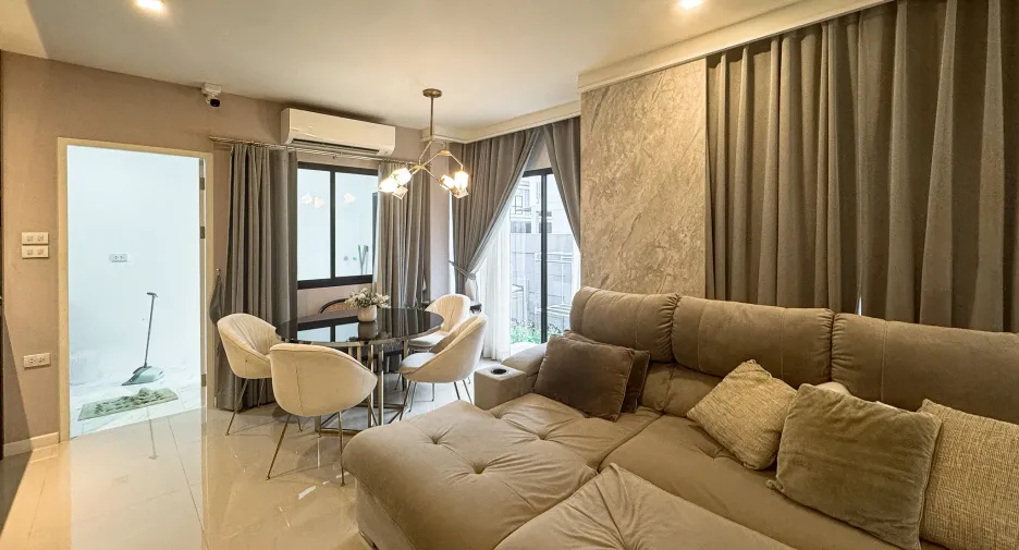 Haus zum Kauf mit 4 Zimmer in Bang Khun Thian, Bangkok