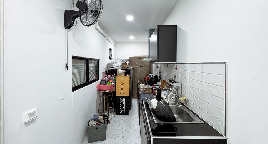 À vendre 4 chambres maison à Bang Khun Thian, Bangkok