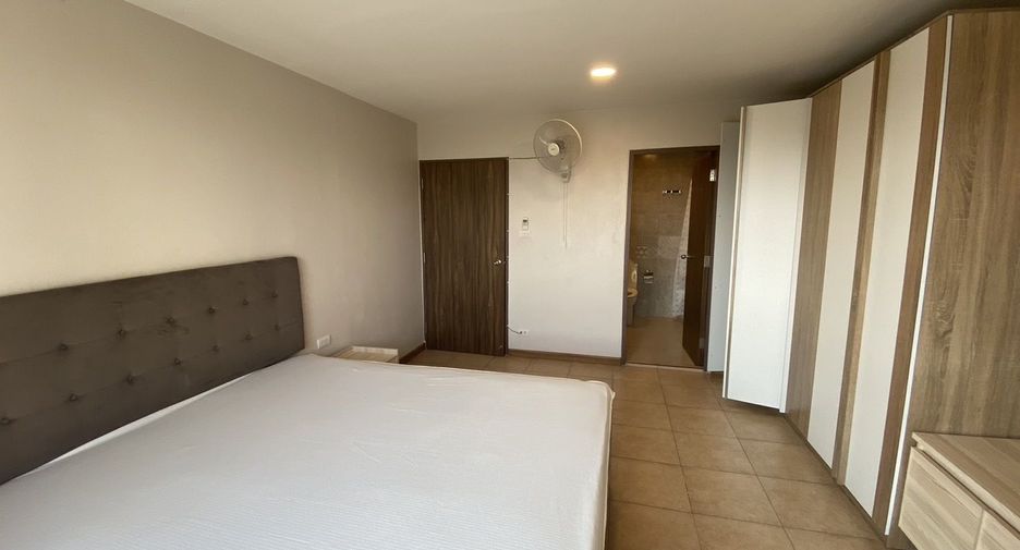 For sale 3 bedrooms condo in Watthana, Bangkok