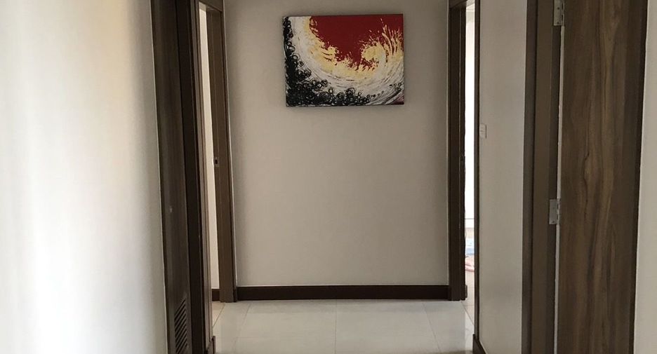 For sale 3 bedrooms condo in Watthana, Bangkok