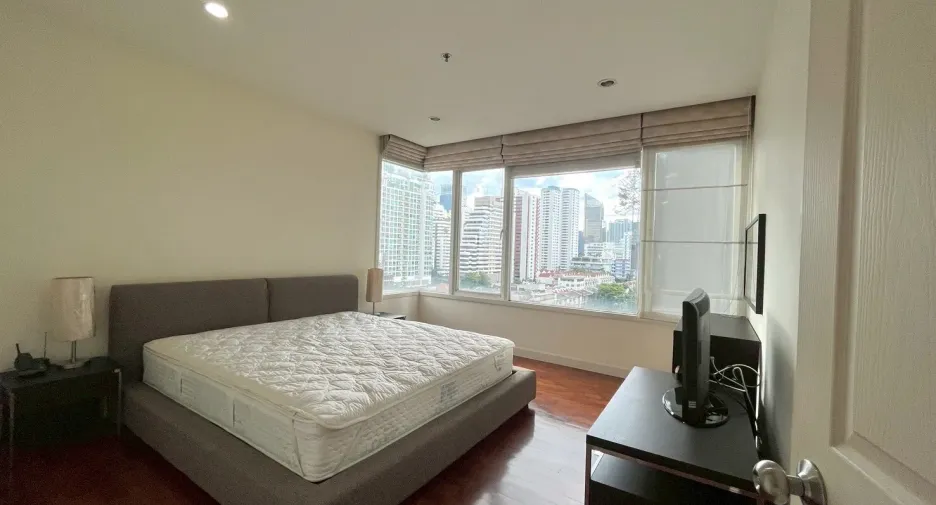 For sale 2 bedrooms condo in Watthana, Bangkok