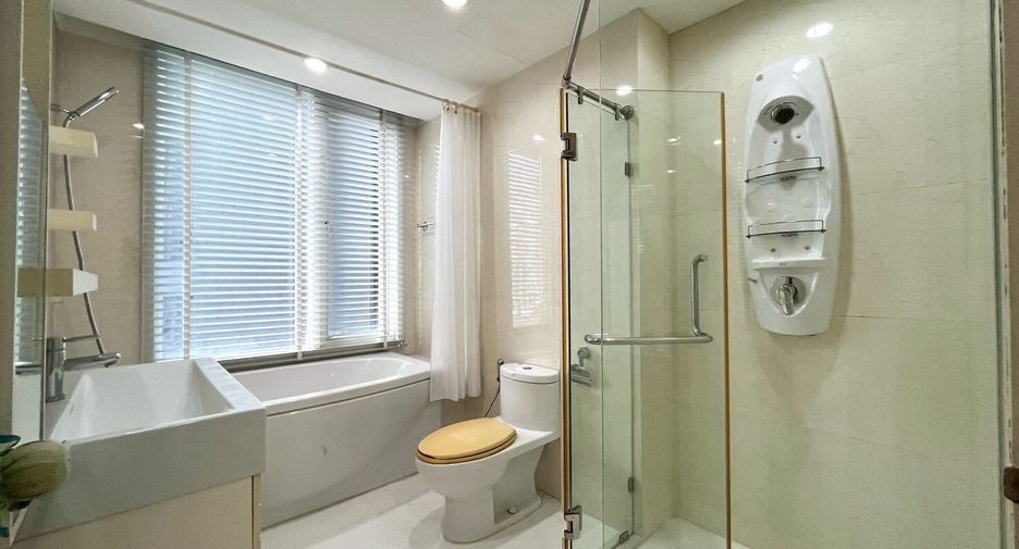 For sale 2 bedrooms condo in Watthana, Bangkok