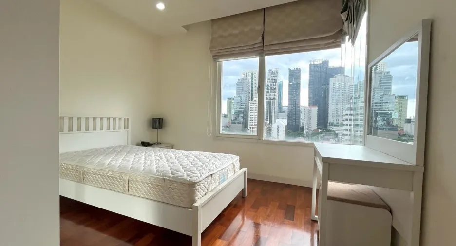 For sale 2 bedrooms condo in Watthana, Bangkok