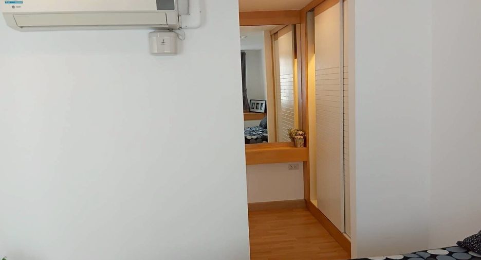 For rent 2 bedrooms condo in Sathon, Bangkok