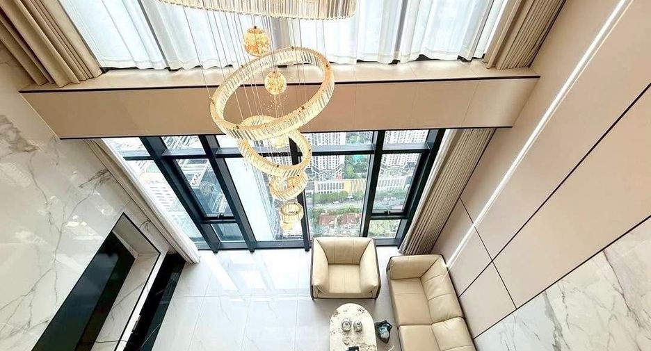 À louer 4 chambres condo à Huai Khwang, Bangkok