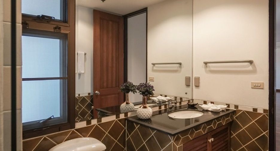 Condo en alquiler de 4 habitaciones en Sathon, Bangkok
