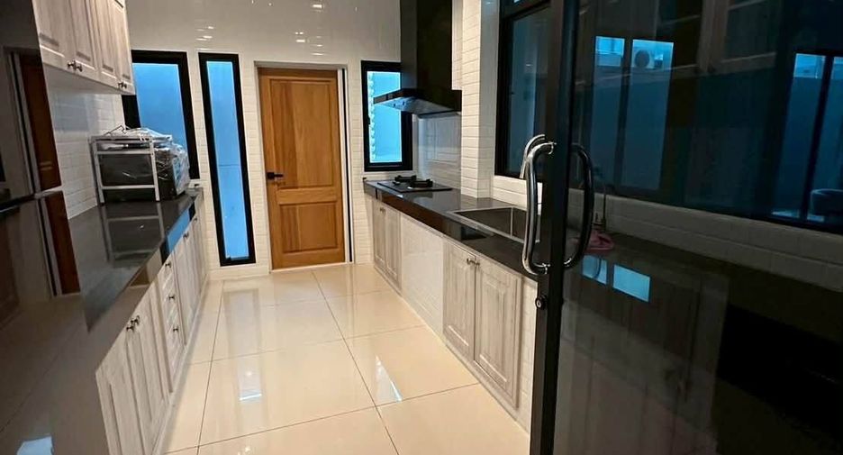 For rent 4 bedrooms house in Sai Mai, Bangkok