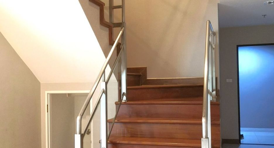 For sale 5 bedrooms condo in Huai Khwang, Bangkok