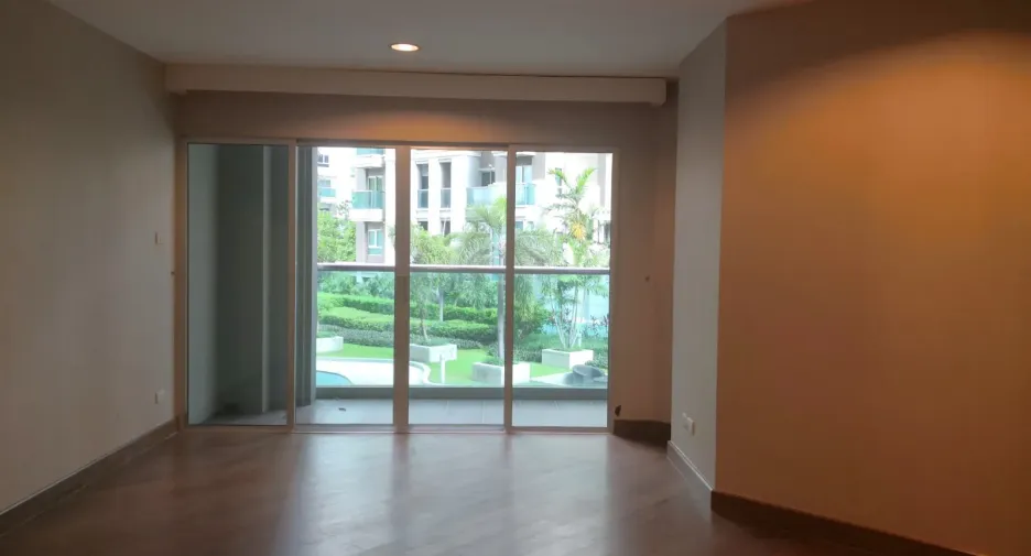 For sale 5 bedrooms condo in Huai Khwang, Bangkok