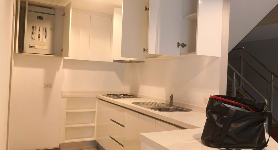 For sale 5 bedrooms condo in Huai Khwang, Bangkok