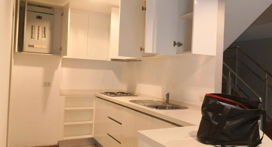 For sale 5 bedrooms condo in Huai Khwang, Bangkok