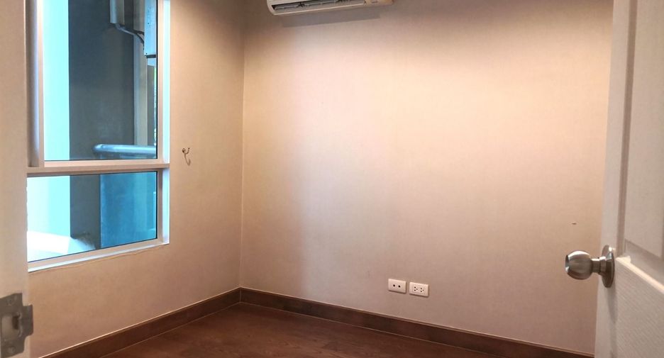 For sale 5 bedrooms condo in Huai Khwang, Bangkok