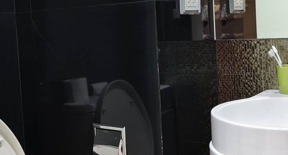 For sale スタジオ condo in Khlong Toei, Bangkok