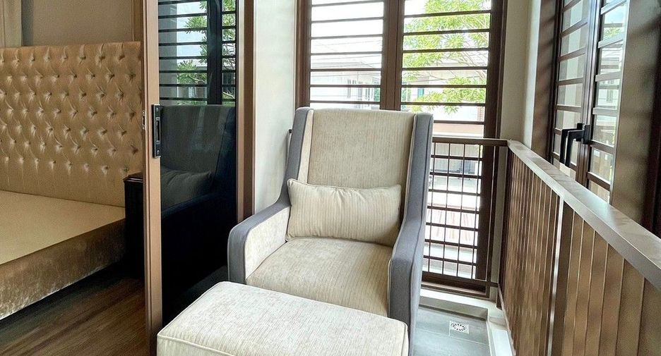 Casa en venta y en alquiler de 4 habitaciones en Bang Kapi, Bangkok