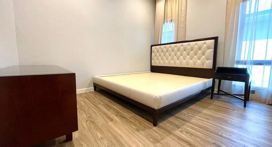 Casa en venta y en alquiler de 4 habitaciones en Bang Kapi, Bangkok