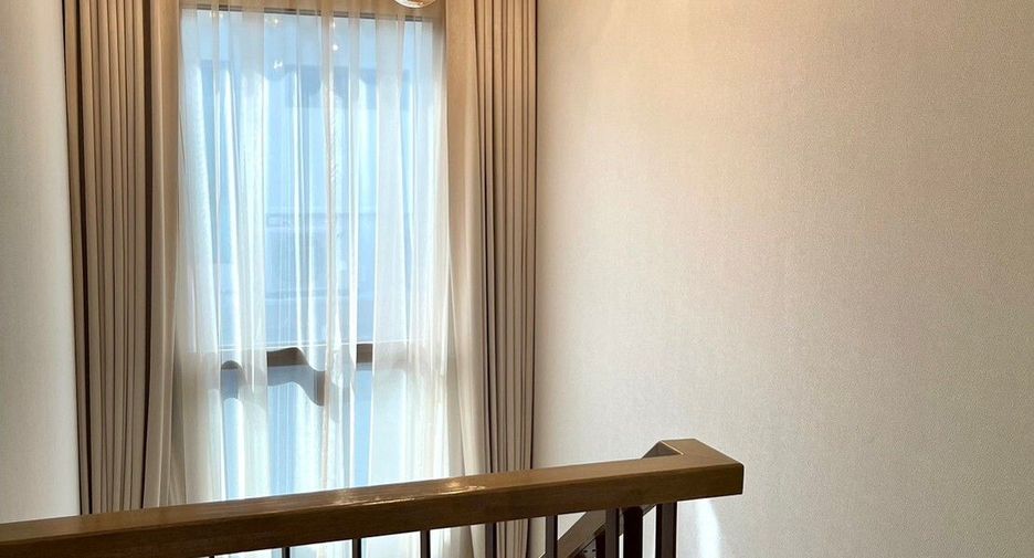 Casa en venta y en alquiler de 4 habitaciones en Bang Kapi, Bangkok