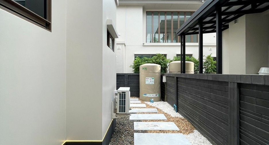 Casa en venta y en alquiler de 4 habitaciones en Bang Kapi, Bangkok