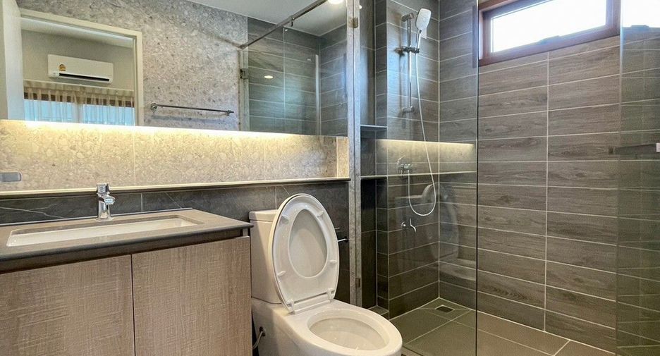 Casa en venta y en alquiler de 4 habitaciones en Bang Kapi, Bangkok