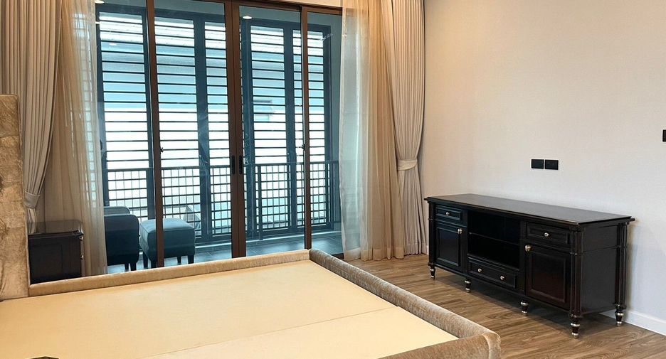 For sale and for rent 4 bedrooms house in Bang Kapi, Bangkok