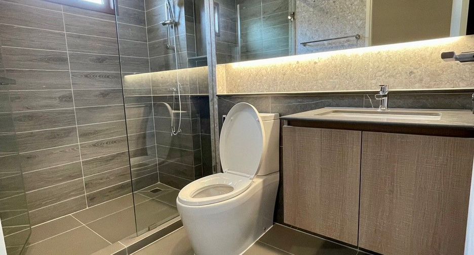 Casa en venta y en alquiler de 4 habitaciones en Bang Kapi, Bangkok