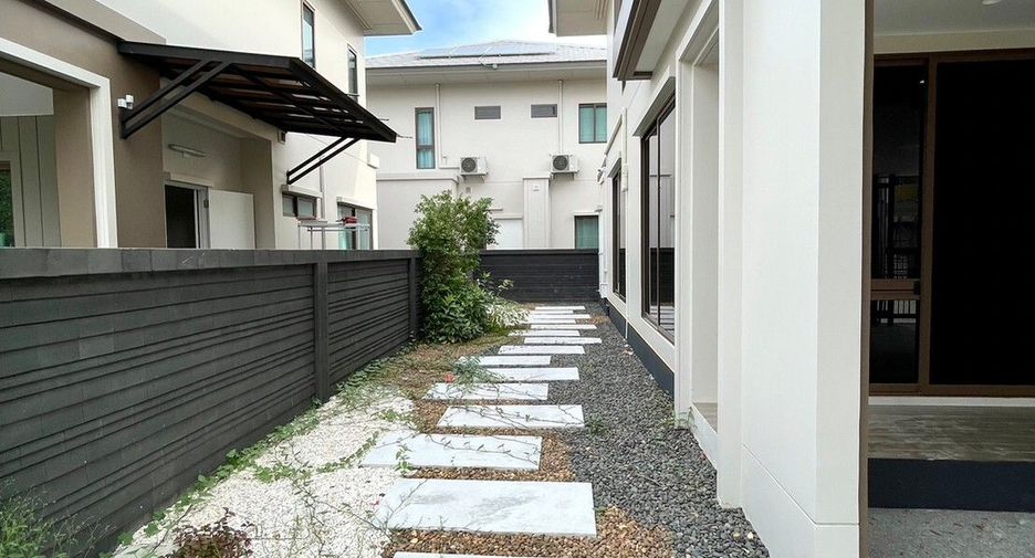 Casa en venta y en alquiler de 4 habitaciones en Bang Kapi, Bangkok