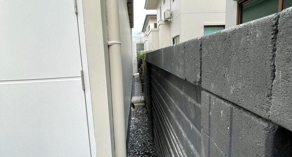 Casa en venta y en alquiler de 4 habitaciones en Bang Kapi, Bangkok