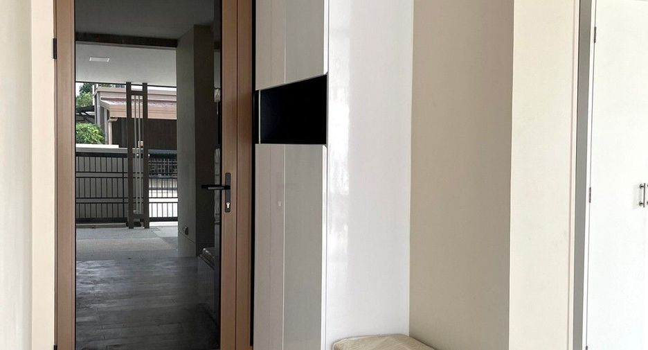 Casa en venta y en alquiler de 4 habitaciones en Bang Kapi, Bangkok