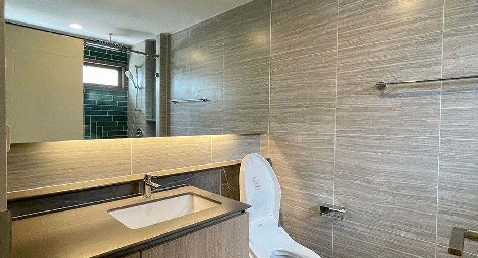 Casa en venta y en alquiler de 4 habitaciones en Bang Kapi, Bangkok