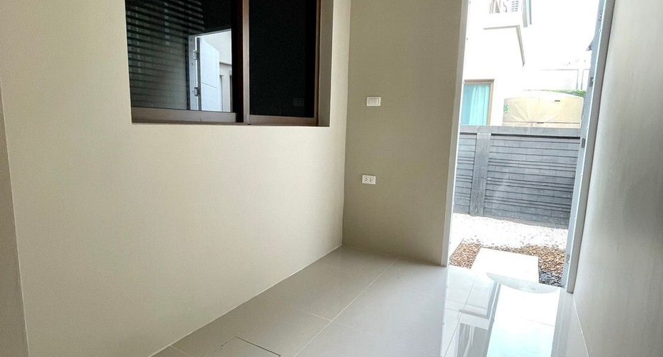 Casa en venta y en alquiler de 4 habitaciones en Bang Kapi, Bangkok
