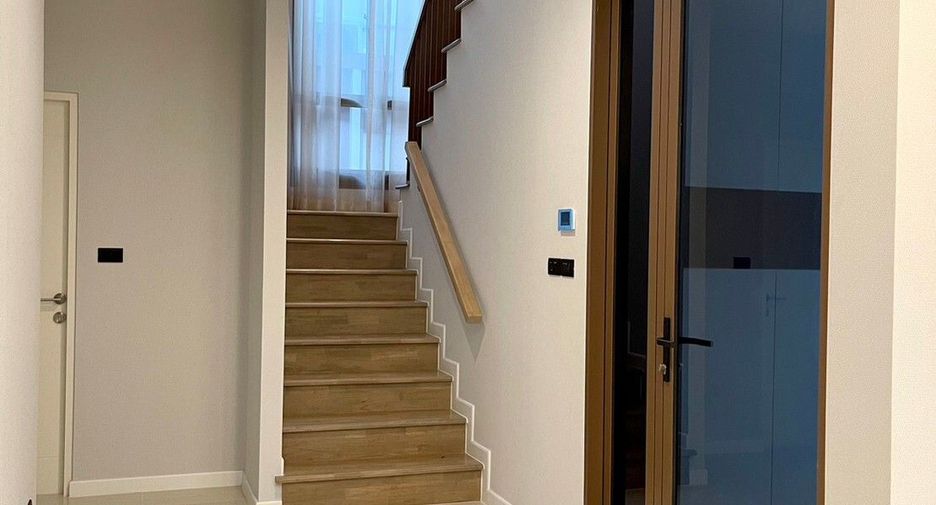 Casa en venta y en alquiler de 4 habitaciones en Bang Kapi, Bangkok