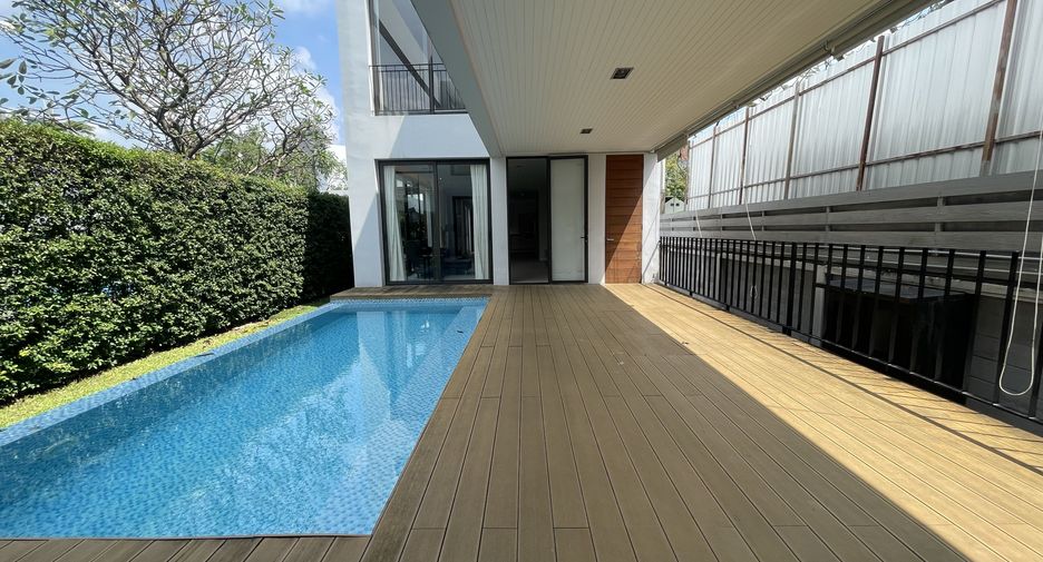 For rent 4 bedrooms house in Khlong Toei, Bangkok