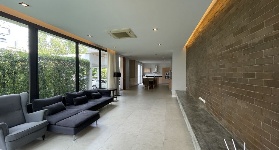 For rent 4 bedrooms house in Khlong Toei, Bangkok