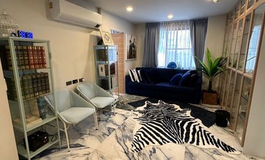 For rent 2 bedrooms condo in Sathon, Bangkok